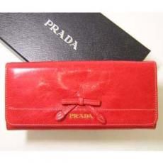 プラダ スーパーコピー  ヴィテロシャイン　二つ折長財布（ラッカ）1M1132-P6