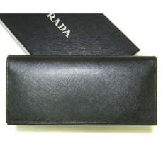 プラダ スーパーコピー  サフィアノレザー　二つ折長財布（ブラック）2M0836-P27