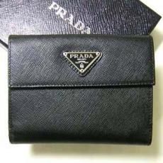 プラダ スーパーコピー  サフィアノレザー　二つ折財布（ブラック）1M0523-P40