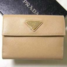 プラダ スーパーコピー  サフィアノレザー　二つ折財布（サビア）1M0523-P41