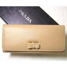 プラダ スーパーコピー  サフィアノフィオッコ　二つ折長財布（サビア）1M1132-P44