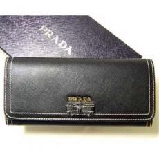プラダ スーパーコピー  サフィアノフィオッコ　二つ折長財布（ブラック）1M1132-P45